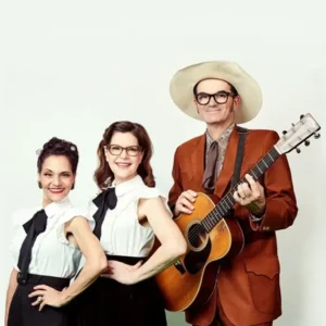 Image of Lisa Loeb and the Hollow Trees